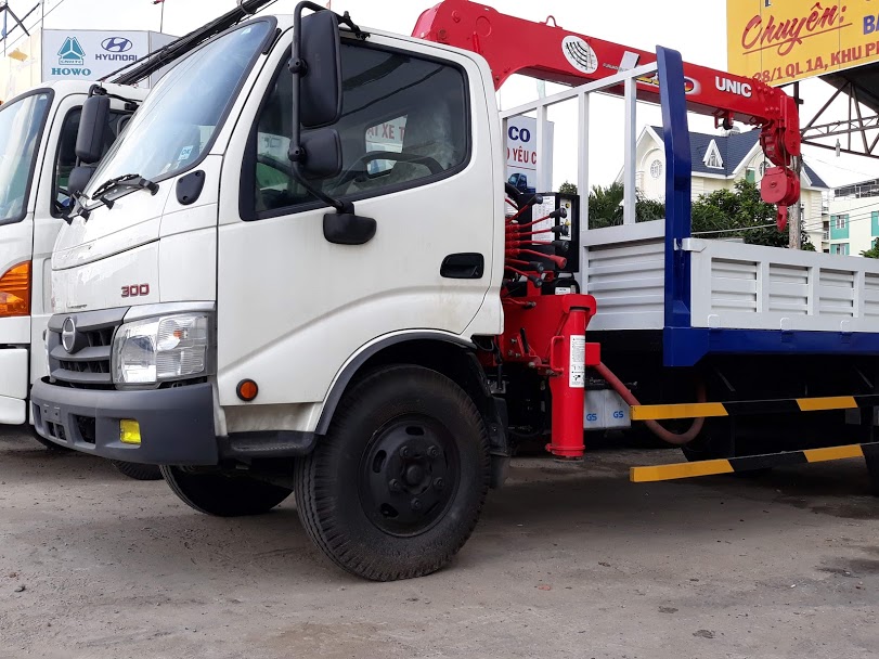 xe hino WU352 4.5 tấn găn cẩu unic unic 230 2 tấn 4 khúc