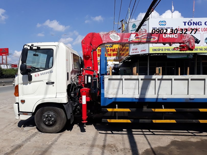HINO FC9JLSW Gắn cẩu unic 3 tấn 4 khuc