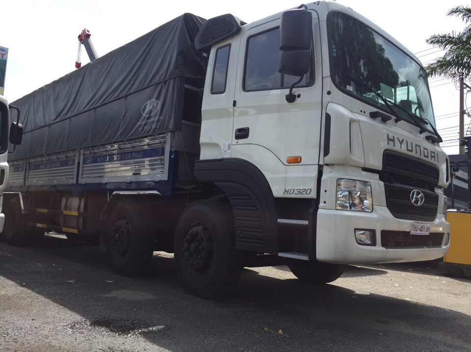 xe tai hyundai hd320 17 tan 9 thung mui bat
