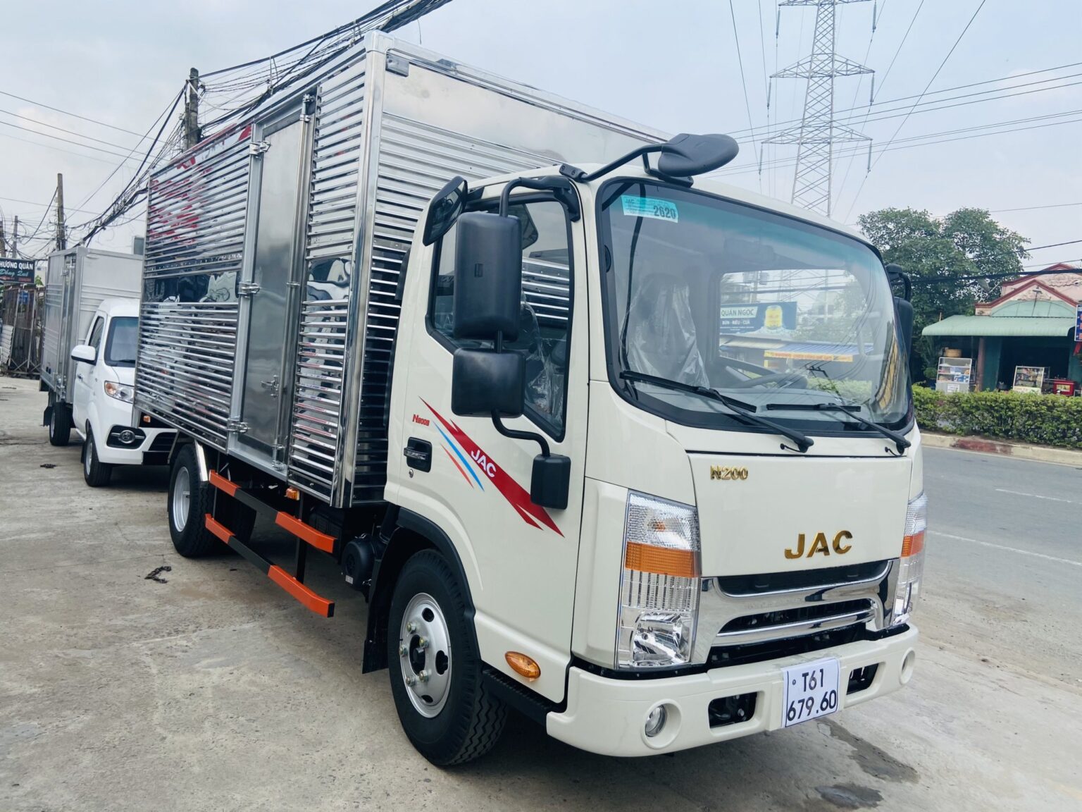 xe tải jac 1t9 n200s thùng kín 4m3 giá tốt động cơ cumins mỹ.