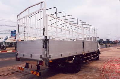 nqr75m-5t5-thung-bat-isuzu-1 isuzu 5t