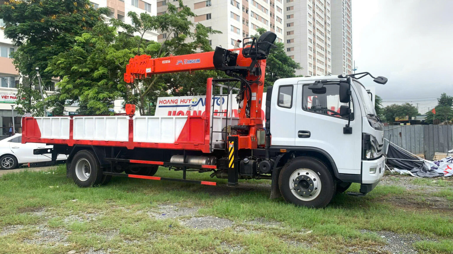xe tải cẩu DongFeng D8 - xe tải cẩu 5 tấn 6 đốt Kanglim – xe Dongfeng D8 gắn cẩu KS1056