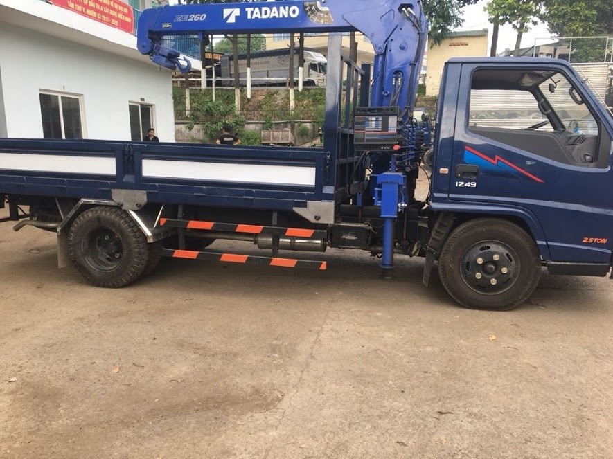 IZ49 gắn cẩu 3 tấn