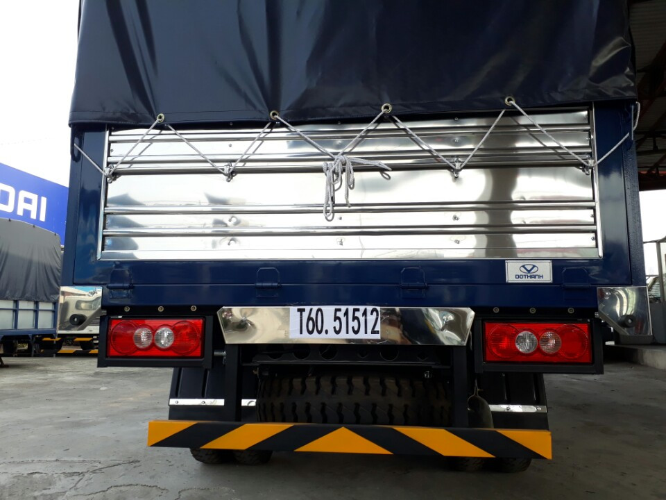 xe-tai-do-thanh-iz49-thung-mui-bat-01.jpg_product