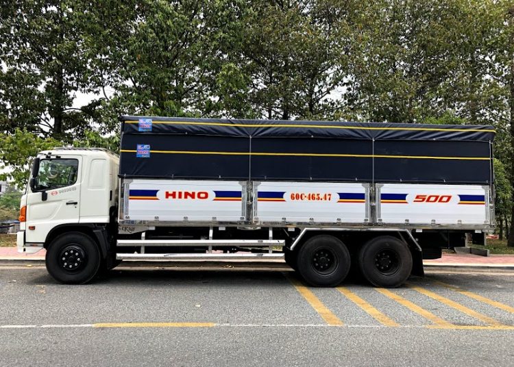 xe-tai-hino-3-chan-FL-15-tan-thung-mui-bat-9m4