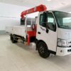 xe tải thùng lửng gắn cẩu hino xzu720l tải trọng 3 tấn (2800kg) cần cẩu unic 340 4 khúc